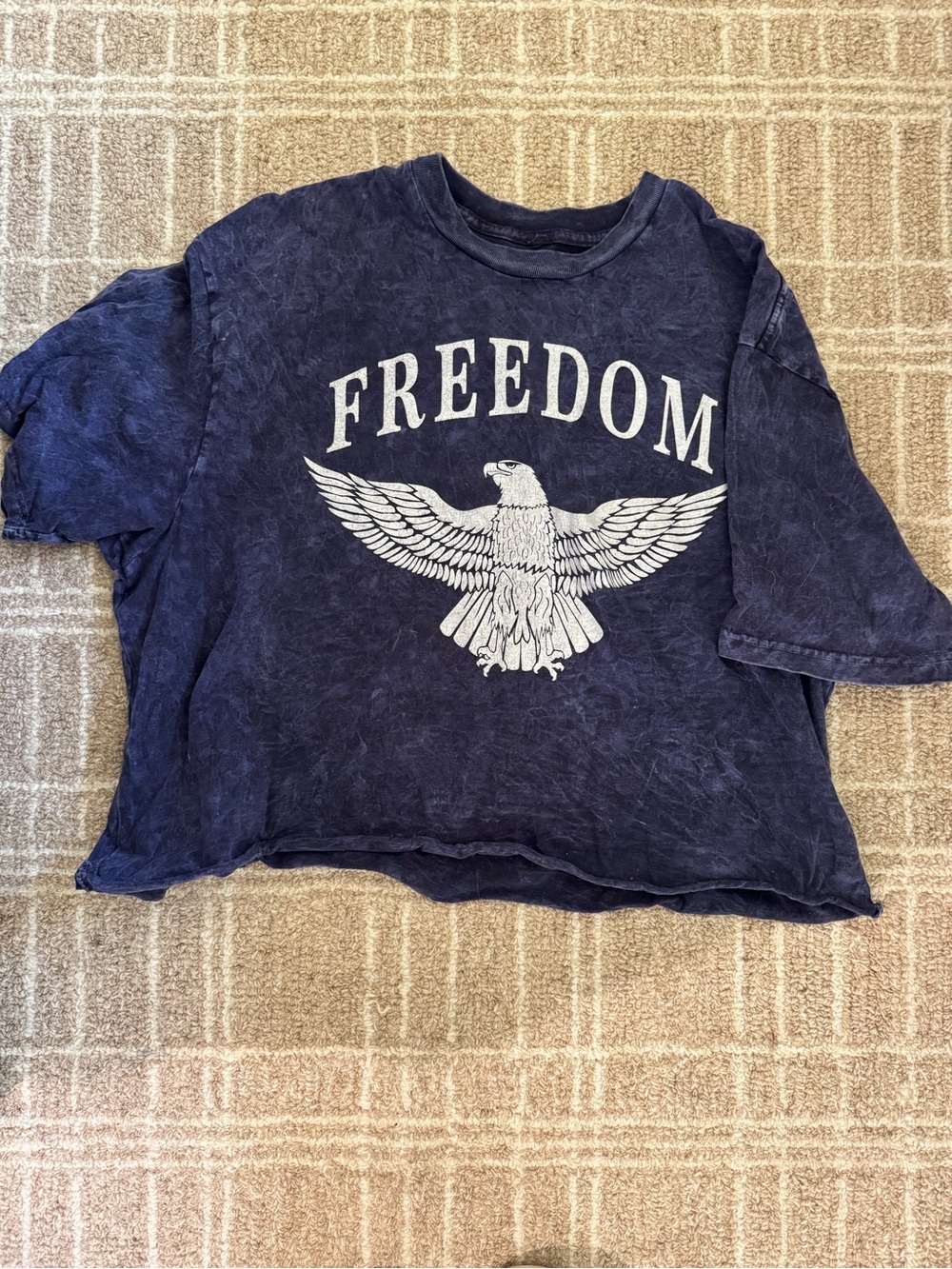 100% Cotton Freedom Eagle Graphic Women’s Cropped Tee - Navy Blue